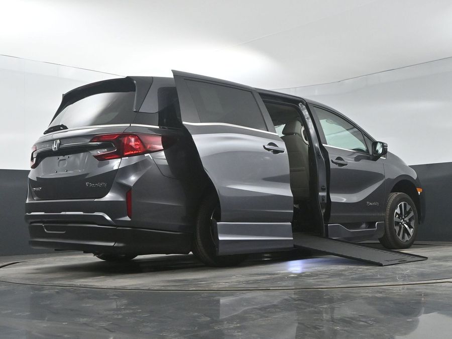 New 2025 Honda Odyssey EX-L - BraunAbility Side Entry Entry In Floor Automatic Ramp