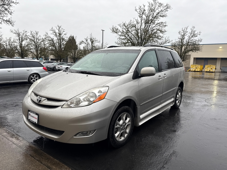 Used 2006 Toyota Sienna XLE - BraunAbility Side Entry Entry Fold Out Automatic Ramp