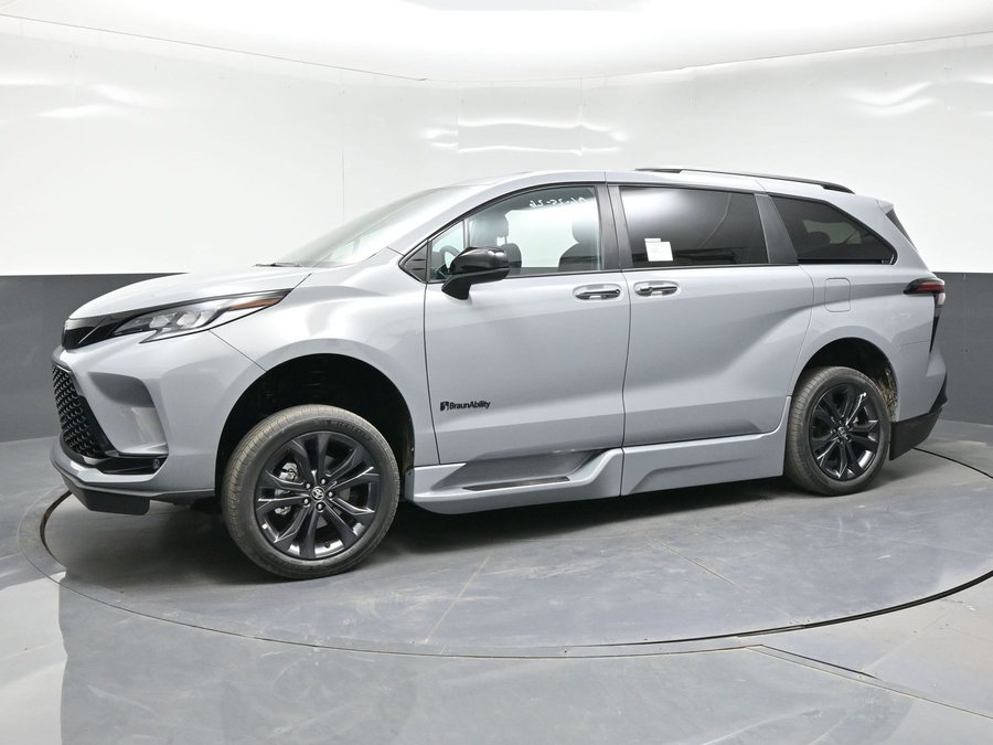 New 2026 Toyota Sienna Hybrid XSE Sport - BraunAbility Side Entry Fold Out Automatic Ramp