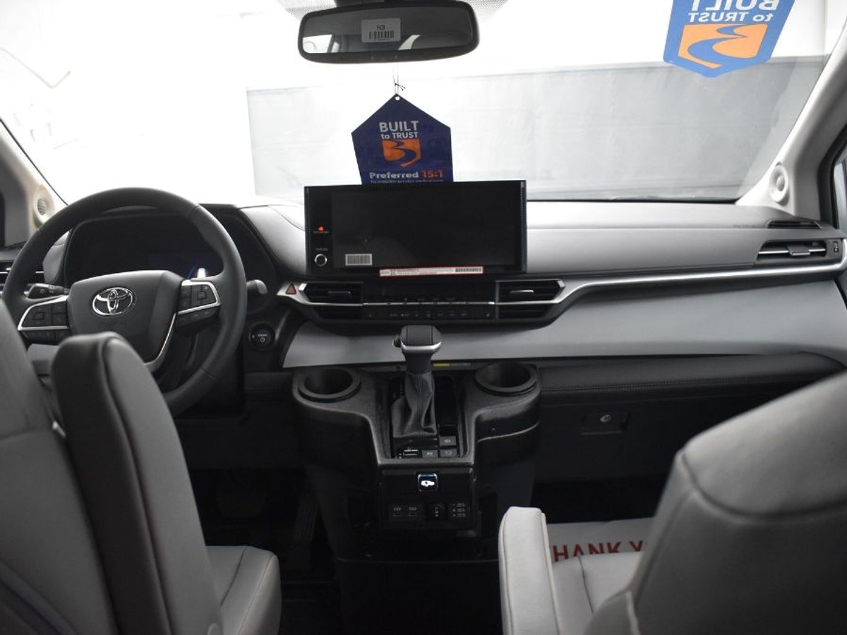 2025 TOYOTA SIENNA - Image 13