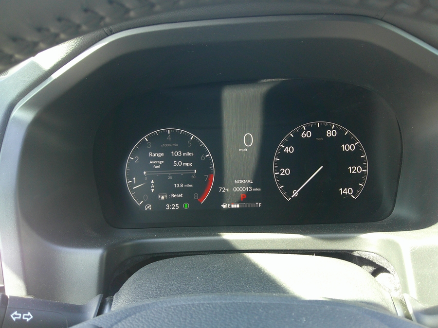 White Honda Odyssey image number 12