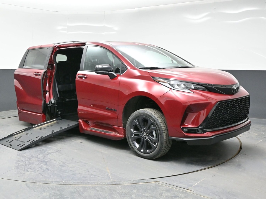 New 2026 Toyota Sienna Hybrid XSE Sport - BraunAbility Side Entry Entry Fold Out Automatic Ramp
