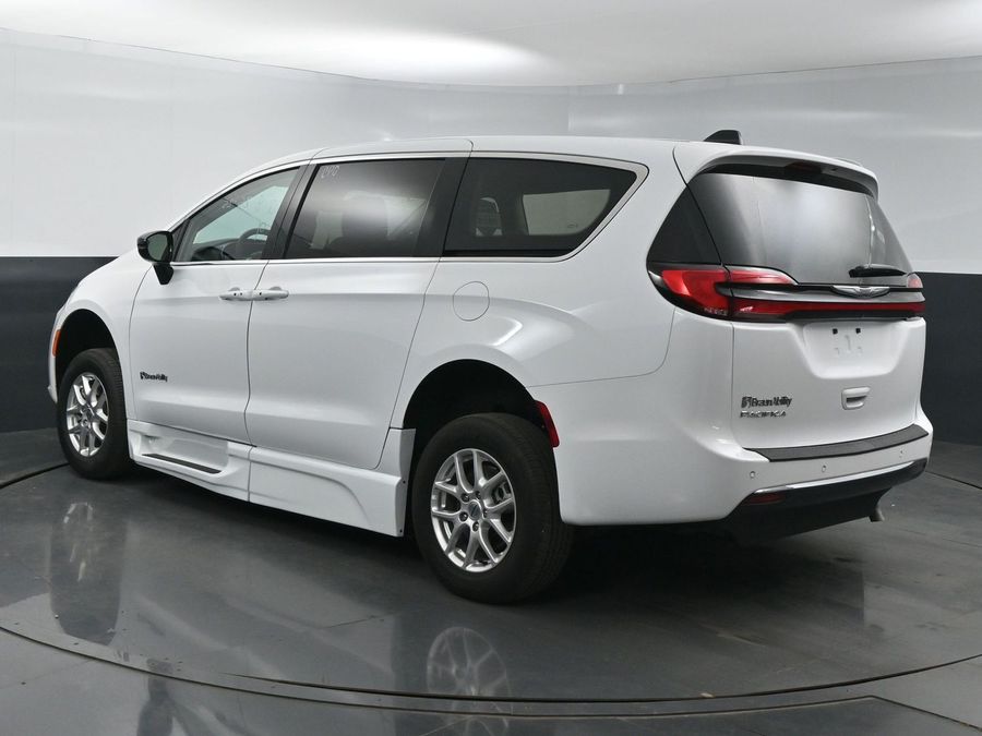 Used 2024 Chrysler Pacifica Touring L - BraunAbility Side Entry Entry Fold Out Automatic Ramp