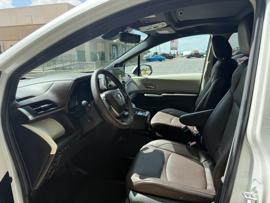 Used 2024 Toyota Sienna Hybrid Platinum - BraunAbility Side Entry Entry Fold Out Automatic Ramp