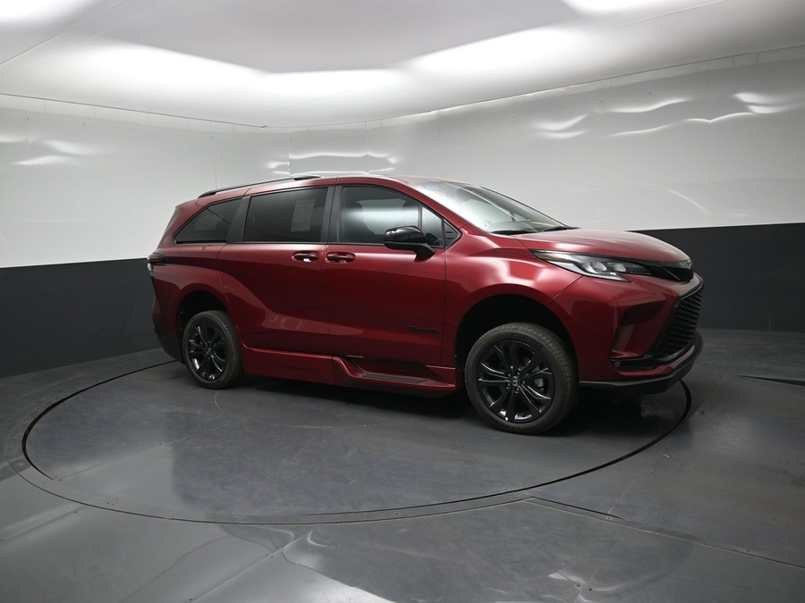 New 2026 Toyota Sienna Hybrid XSE Sport - BraunAbility Side Entry Fold Out Automatic Ramp