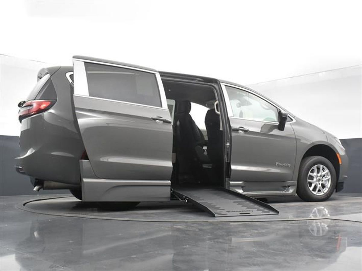 2023 CHRYSLER PACIFICA - Image 16