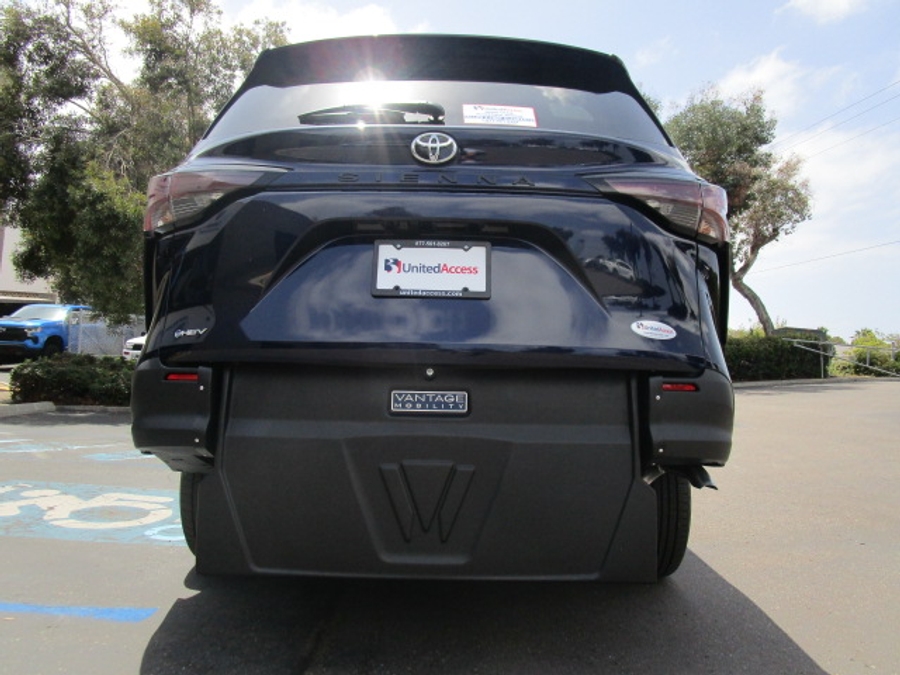 New 2026 Toyota Sienna Hybrid FWD LE - Vantage Mobility Commercial Rear Entry Entry Fold Out Manual Ramp