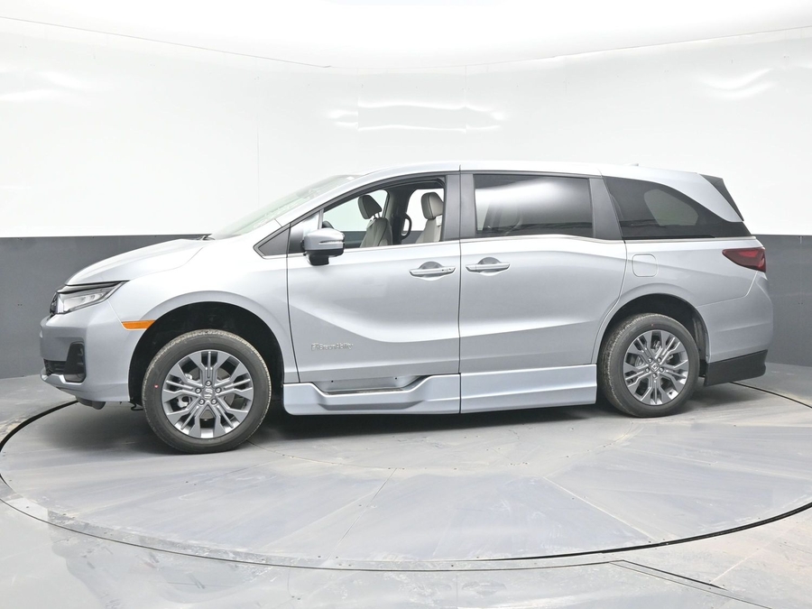 New 2026 Honda Odyssey Touring - BraunAbility Side Entry Entry In Floor Automatic Ramp