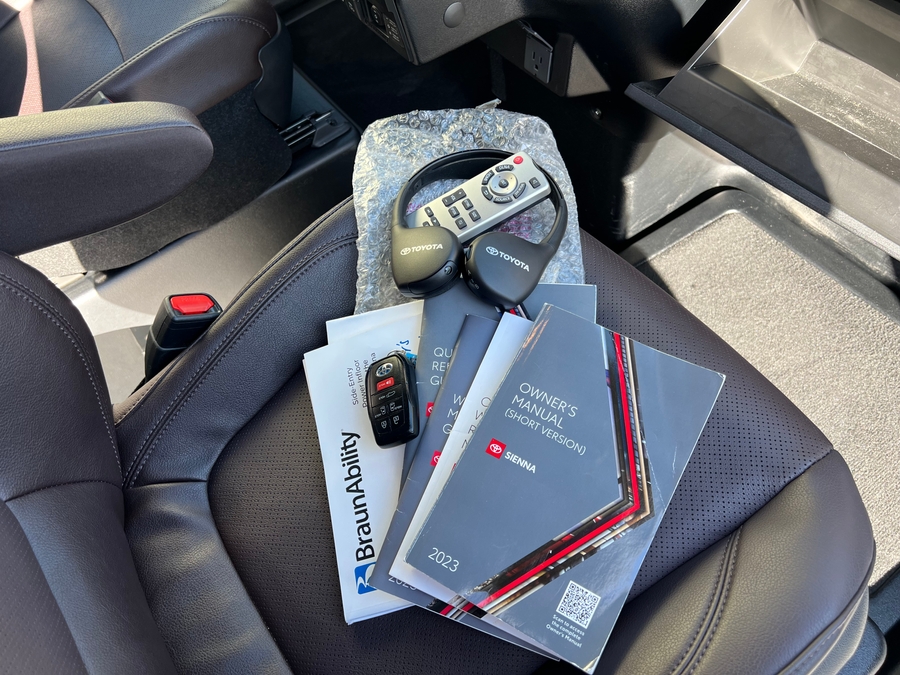 Used 2023 Toyota Sienna Hybrid Platinum Edition - BraunAbility Side Entry Entry In Floor Automatic Ramp