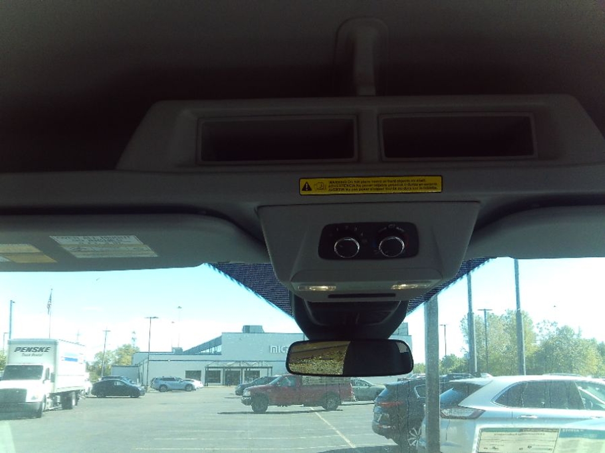 White Ford T350 image number 25