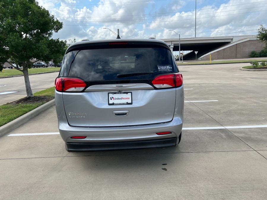 Used 2021 Chrysler Voyager LXi Base - BraunAbility Side Entry Entry Fold Out Automatic Ramp