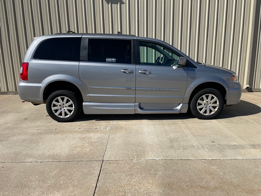 Used 2014 Chrysler Town & Country Touring - VMI Side Entry In Floor Automatic Ramp