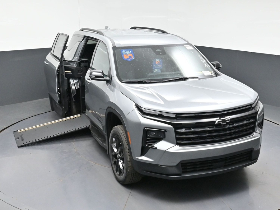 Grey Chevrolet Traverse image number 14