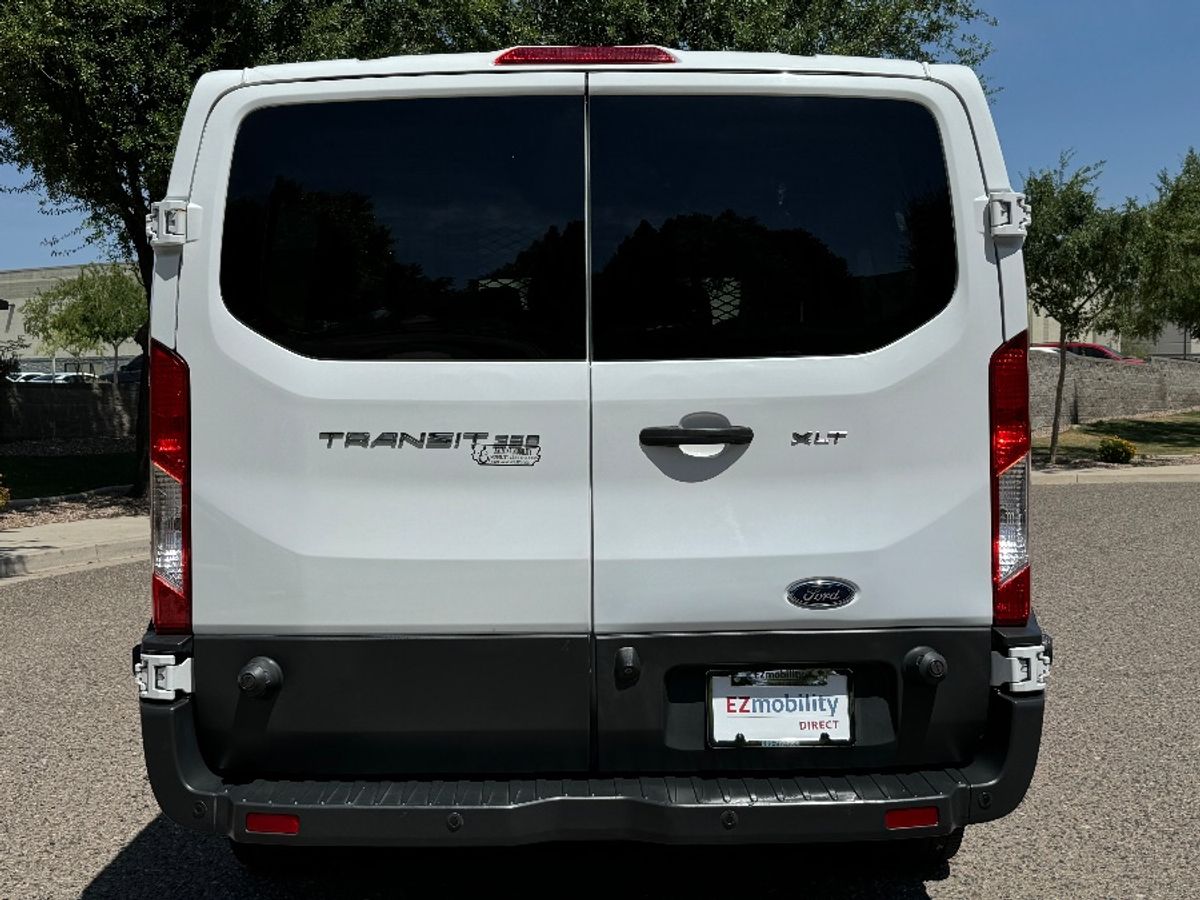 White Ford T350 image number 2