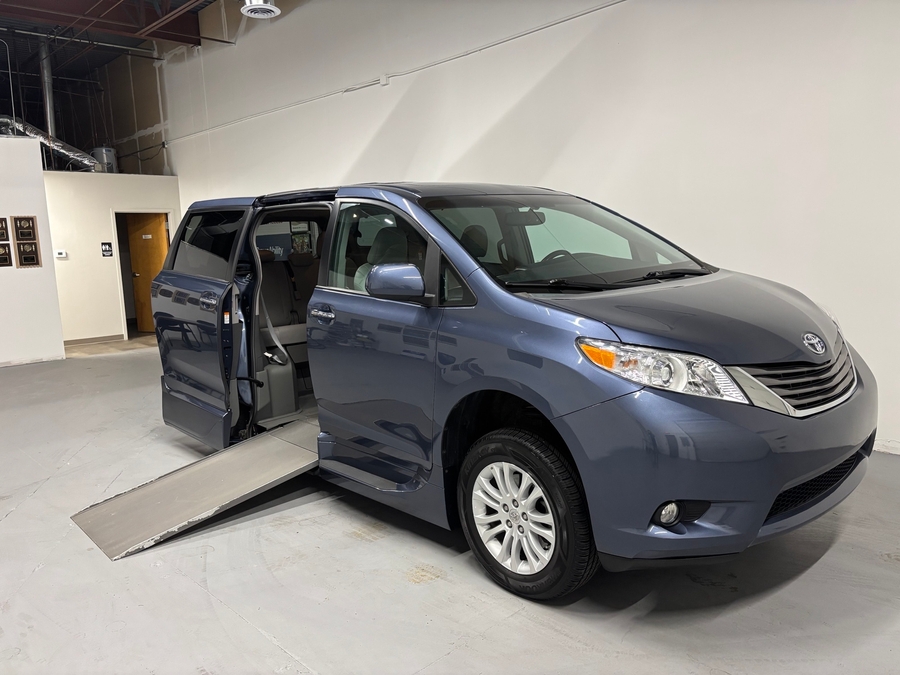 Used 2015 Toyota Sienna XLE - VMI Side Entry In Floor Automatic Ramp