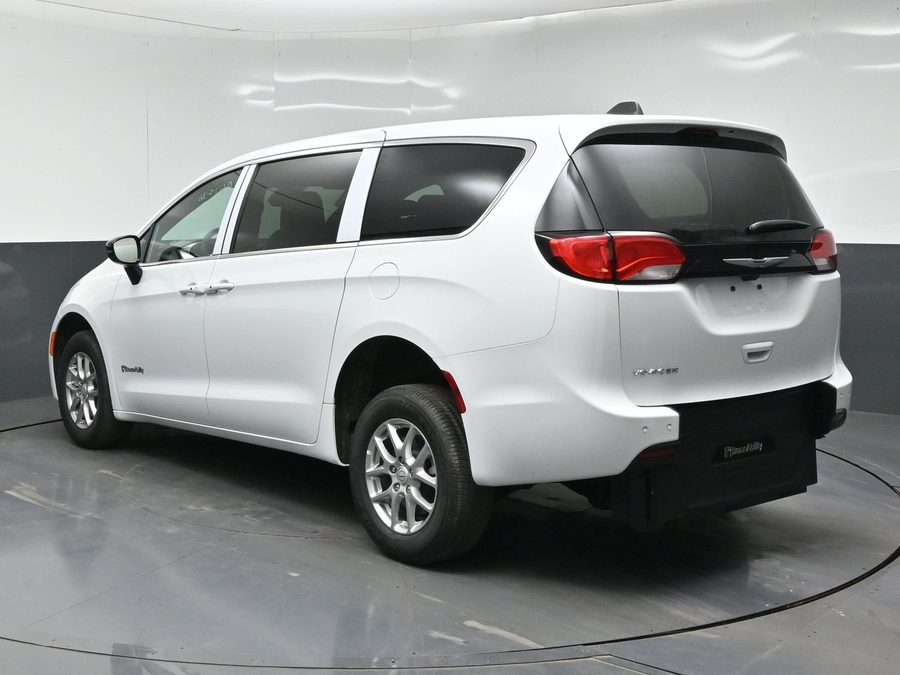 New 2026 Chrysler Voyager LX - BraunAbility Rear Entry Fold Out Manual Ramp