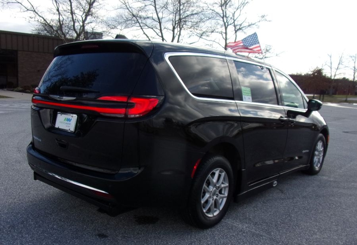 2024 CHRYSLER PACIFICA - Image 8