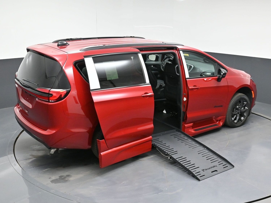 Red Chrysler Pacifica image number 21