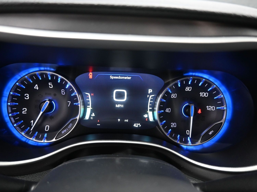 White Chrysler Pacifica image number 12