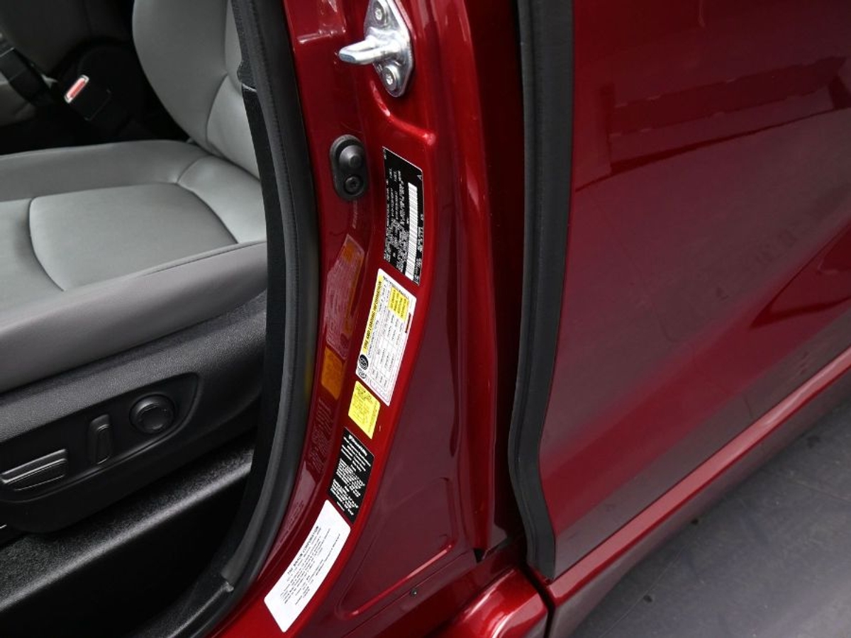 2025 TOYOTA SIENNA - Image 17