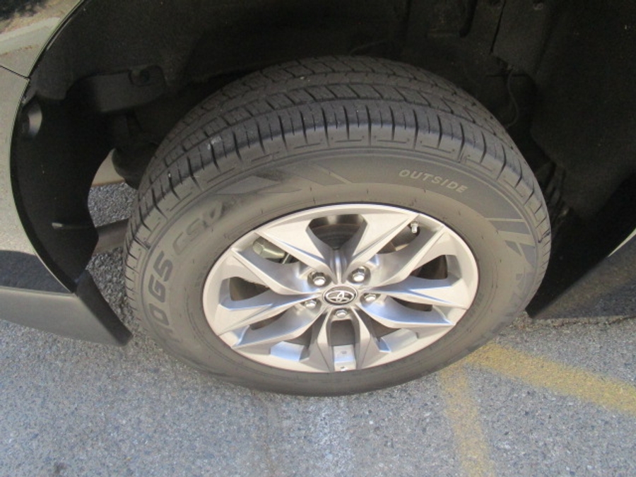 Used 2024 Toyota Sienna Hybrid LE Base - BraunAbility Side Entry Fold Out Automatic Ramp