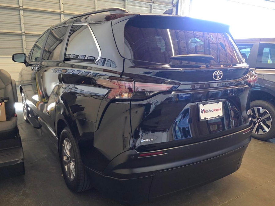 New 2026 Toyota Sienna Hybrid XLE - VMI Side Entry In Floor Automatic Ramp