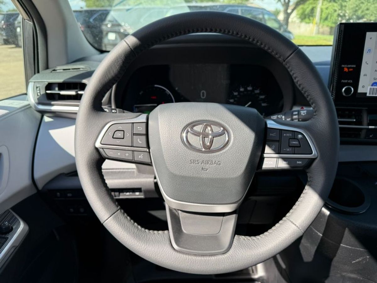 Toyota Sienna gris imagen número 15