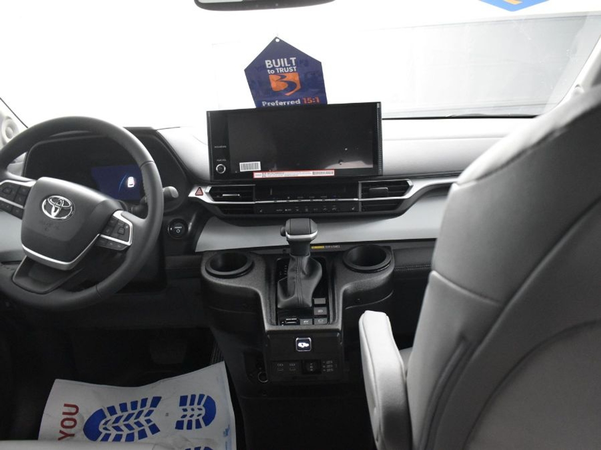 2025 TOYOTA SIENNA - Image 13