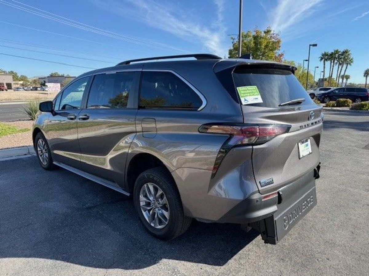 2024 TOYOTA SIENNA - Image 15