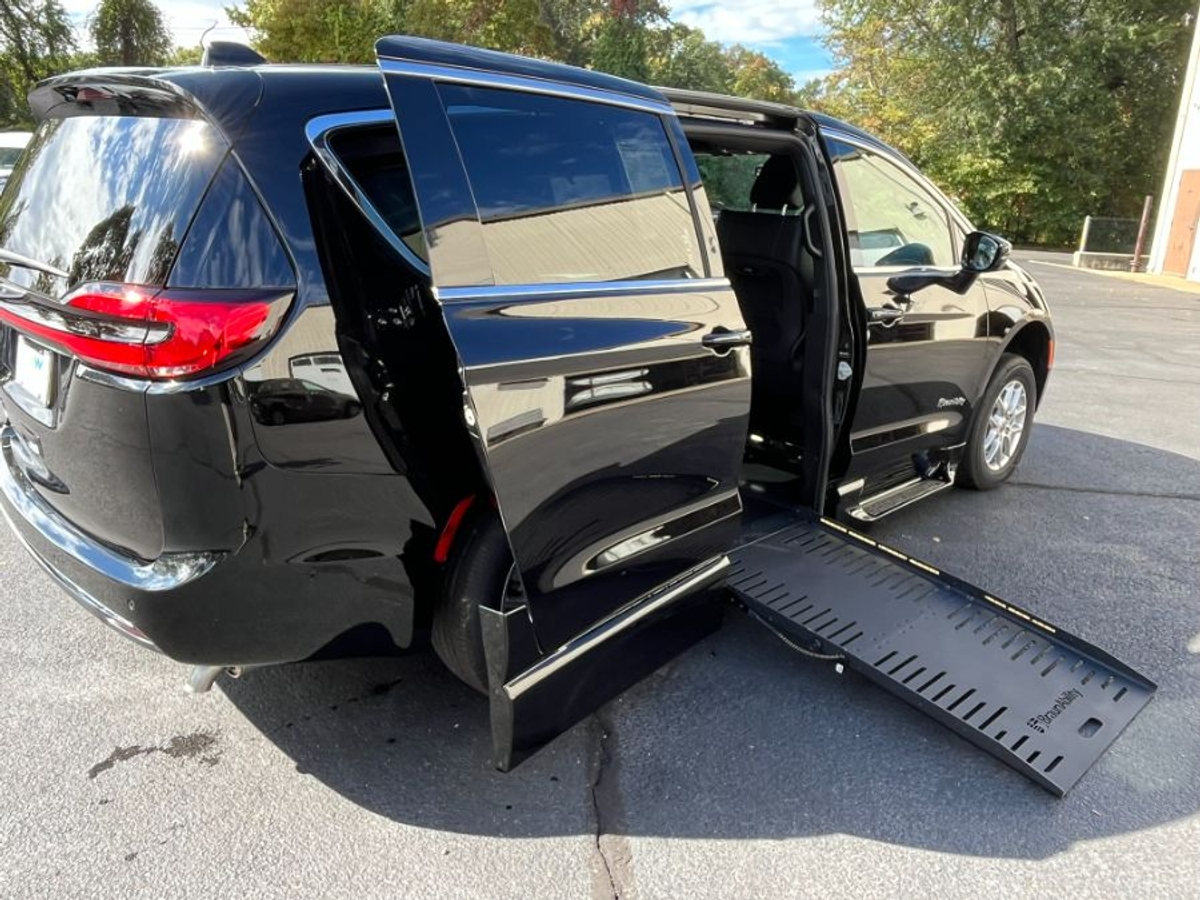 2025 CHRYSLER PACIFICA - Image 8