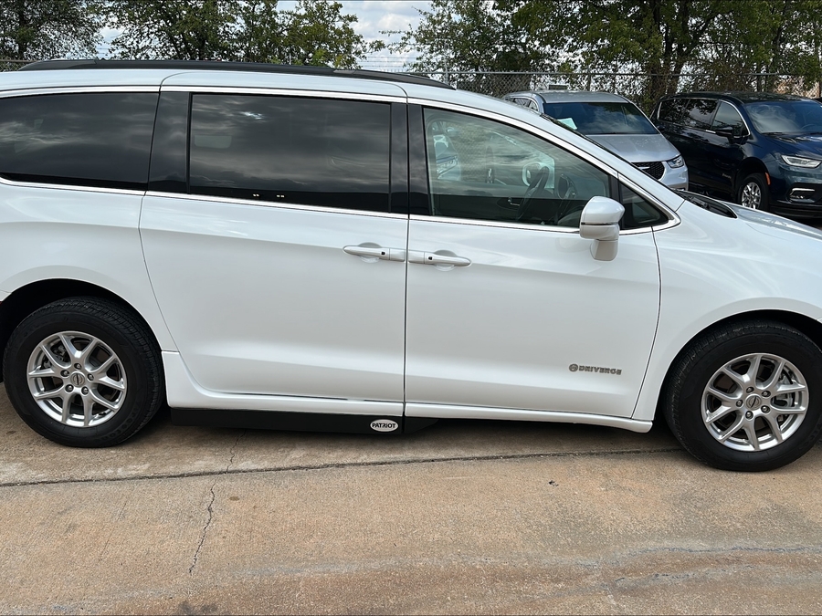 Used 2022 Chrysler Pacifica Touring L - Driverge   Ramp