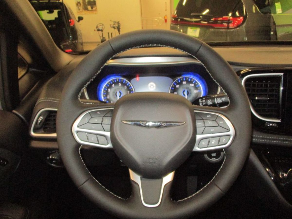 Grey Chrysler Pacifica image number 16