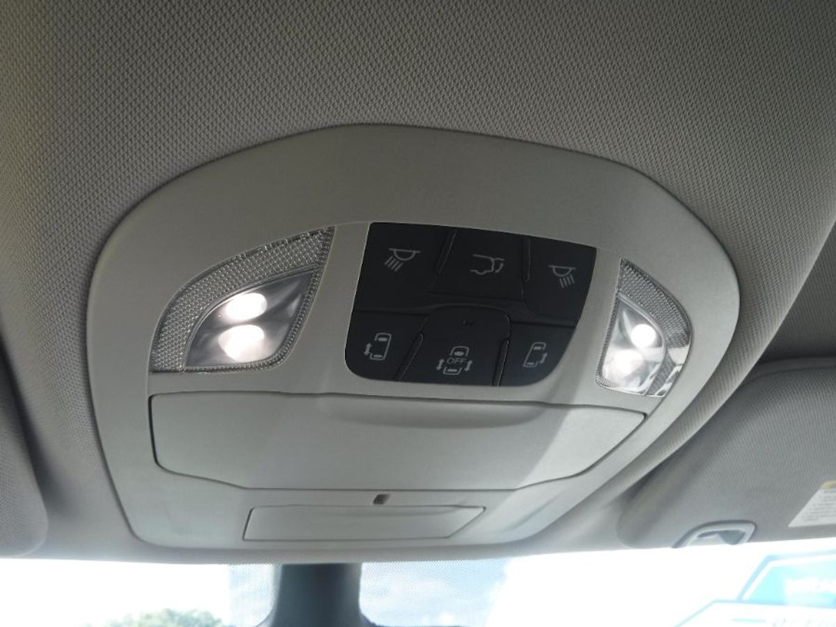 2023 CHRYSLER VOYAGER - Image 13