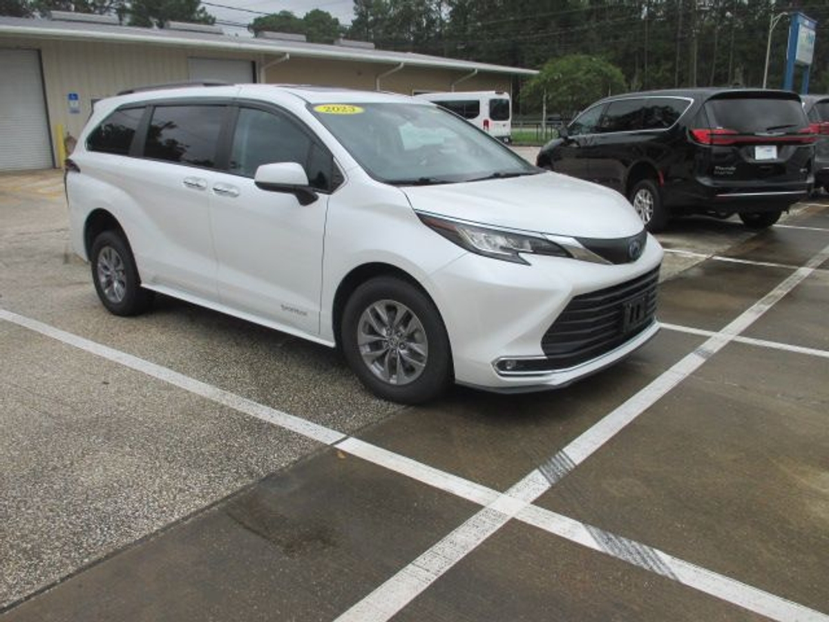 2023 TOYOTA SIENNA - Image 3