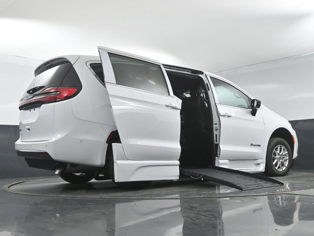 2025 CHRYSLER PACIFICA - Image 21