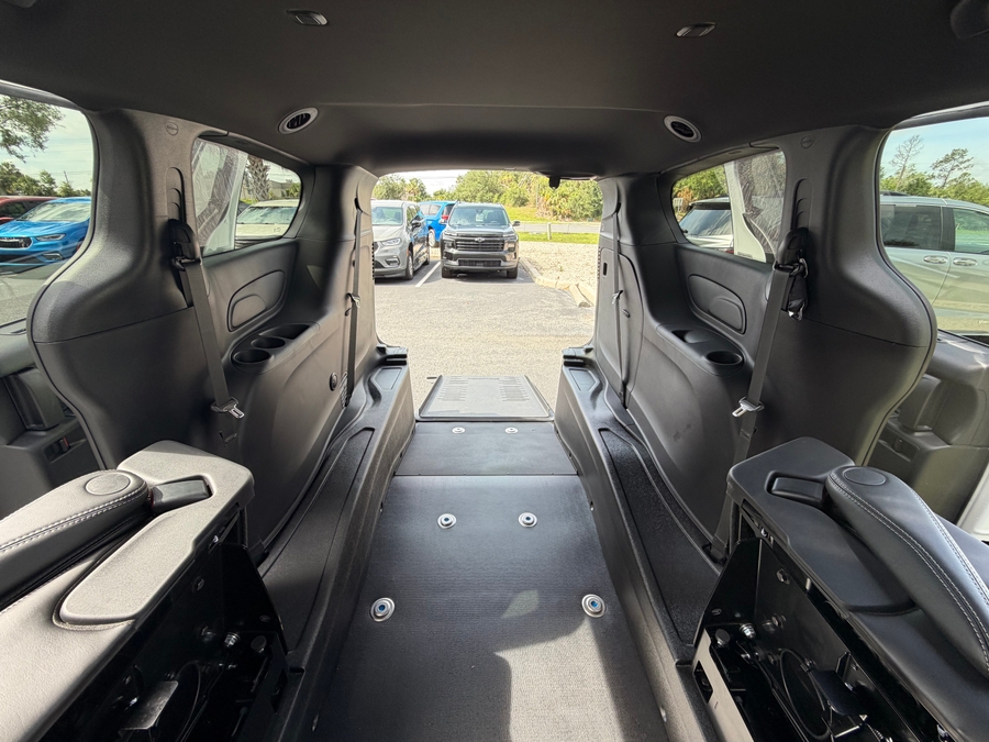 2026 Chrysler Voyager LX's photo