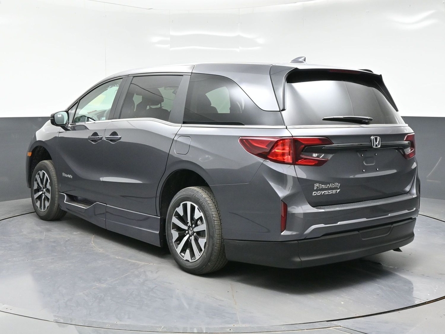 Grey Honda Odyssey image number 5