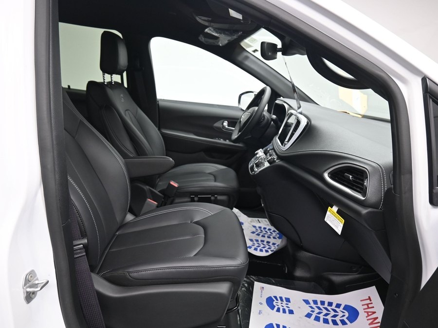 New 2027 Chrysler Pacifica Select Sport - BraunAbility Side Entry In Floor Automatic Ramp