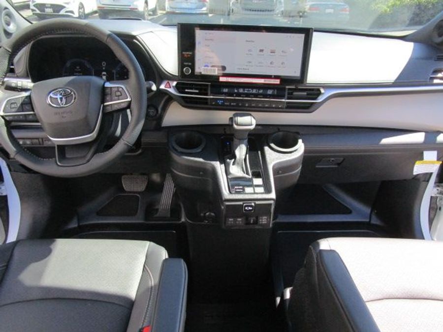 New 2025 Toyota Sienna Hybrid Platinum - BraunAbility Side Entry Entry Fold Out Automatic Ramp