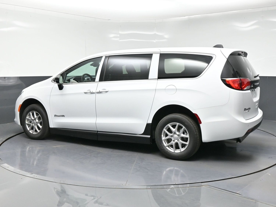 New 2026 Chrysler Voyager LX - BraunAbility Side Entry Fold Out Manual Ramp