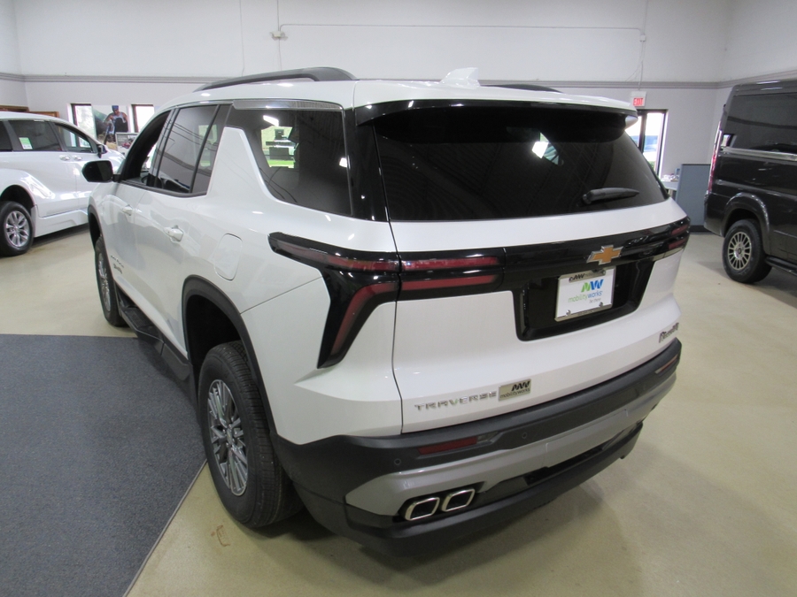 White Chevrolet Traverse image number 14