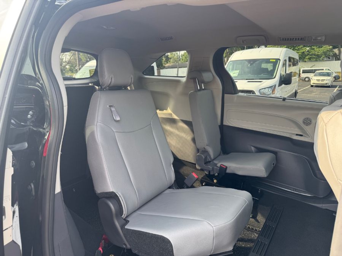 2024 TOYOTA SIENNA - Image 16