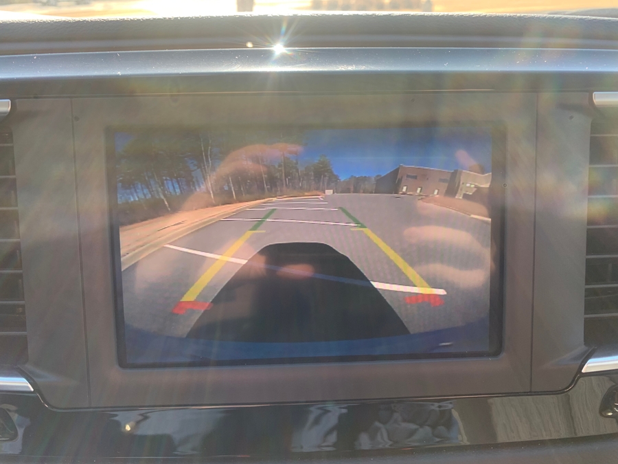 White Chrysler Pacifica image number 17