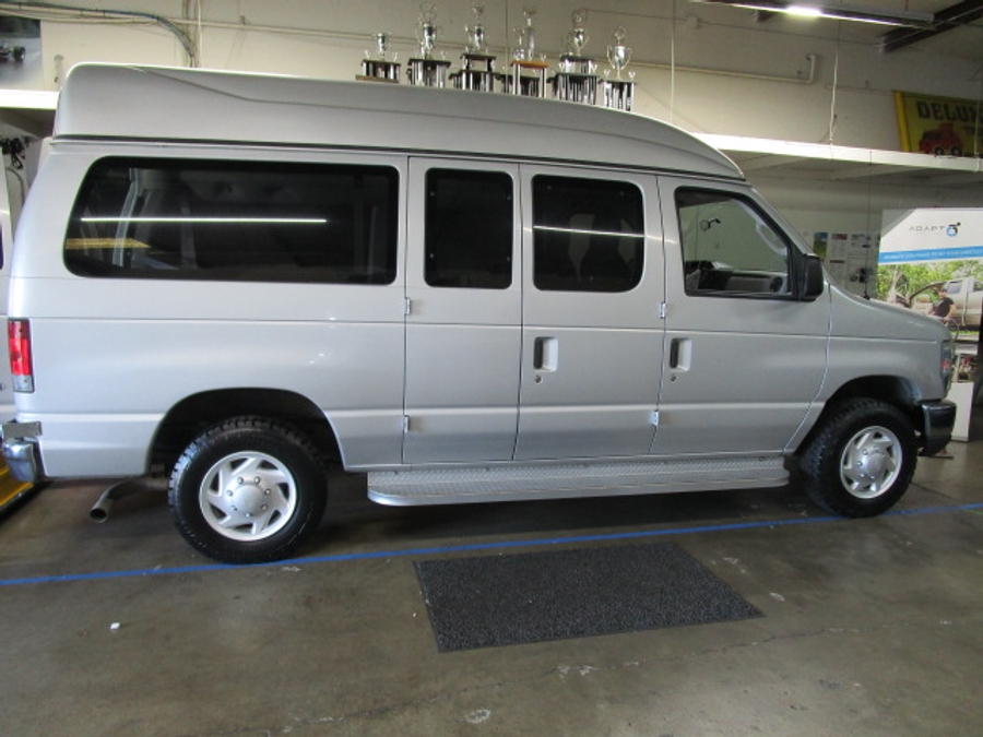 Used 2009 Ford E-Series E-350 SD XL - OTH Rear Entry Lift Automatic Ramp