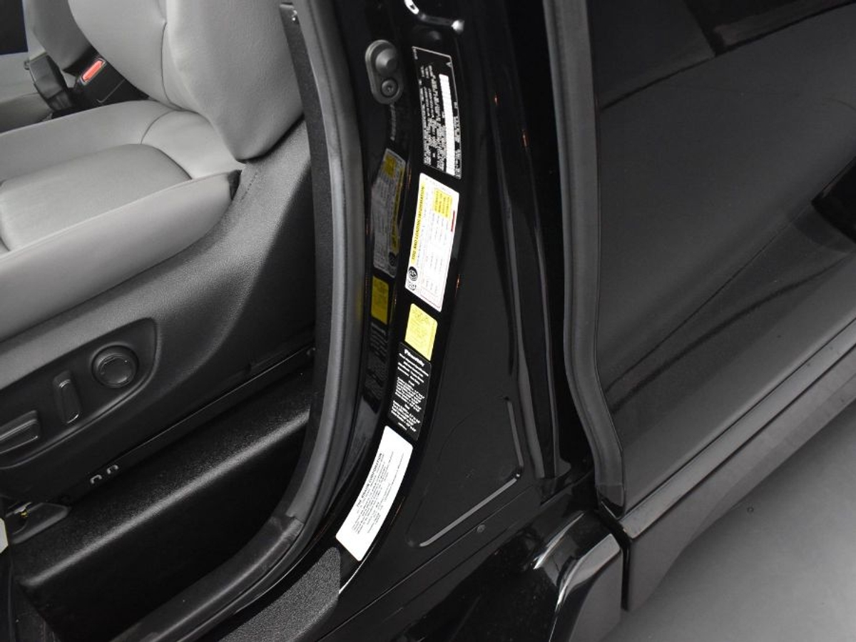 2025 TOYOTA SIENNA - Image 17