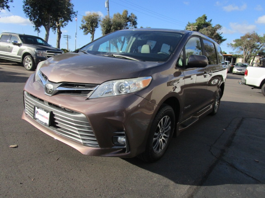 Used 2020 Toyota Sienna XLE Base - BraunAbility Side Entry Entry Fold Out Automatic Ramp