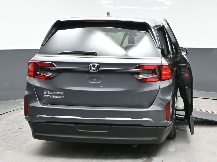 Grey Honda Odyssey image number 5