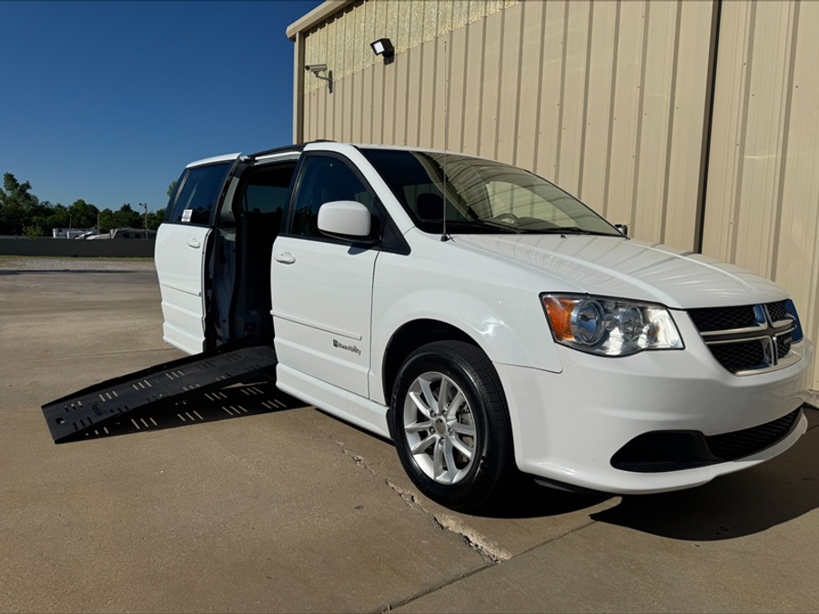 Used 2016 Dodge Grand Caravan SXT - BraunAbility Side Entry Entry Fold Out Manual Ramp