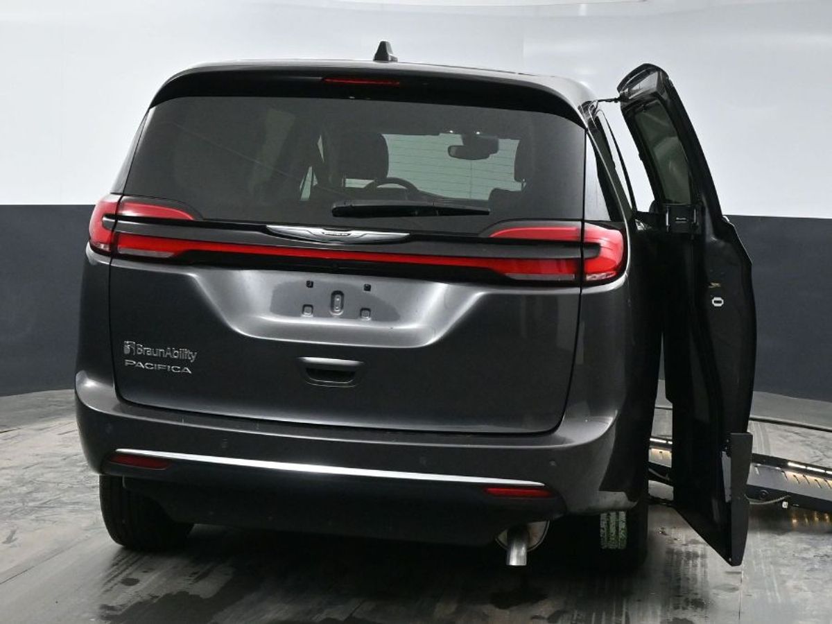 Chrysler Pacifica gris imagen numero 22