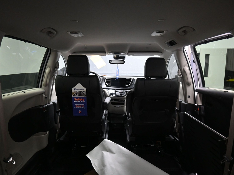 Used 2024 Chrysler Pacifica Touring L - BraunAbility Side Entry Entry Fold Out Automatic Ramp